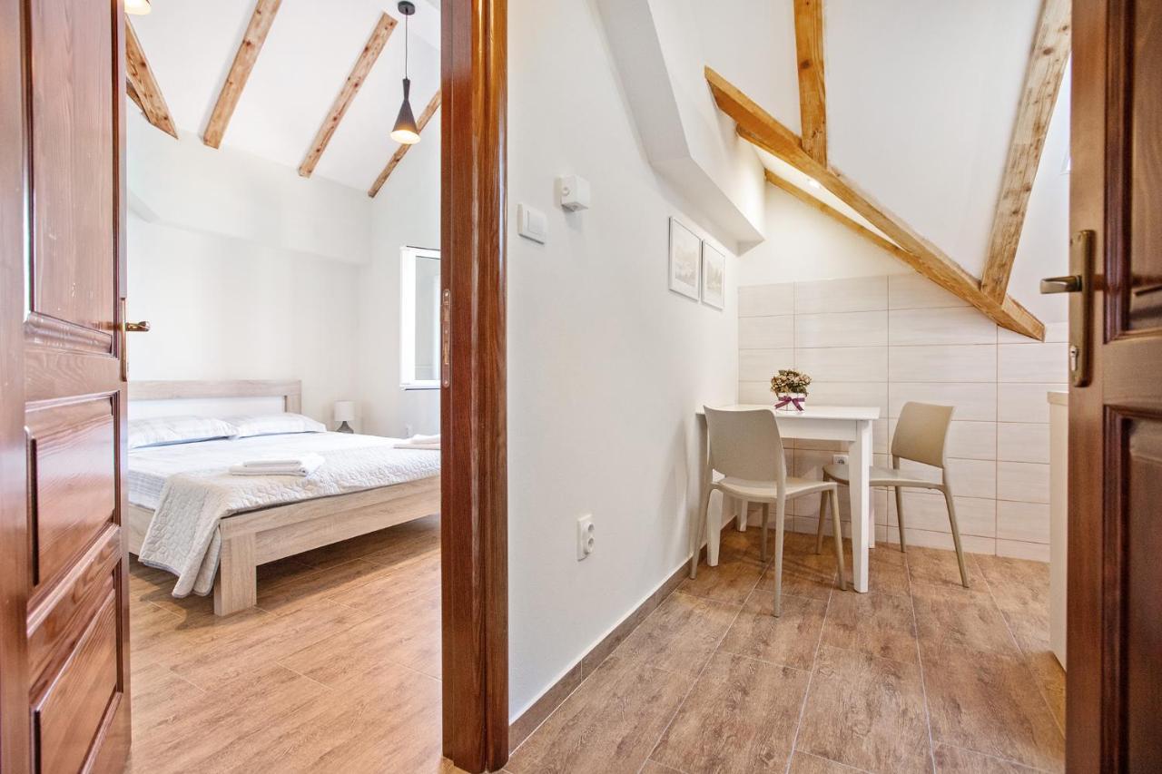 Apartments Isja Тиват Экстерьер фото