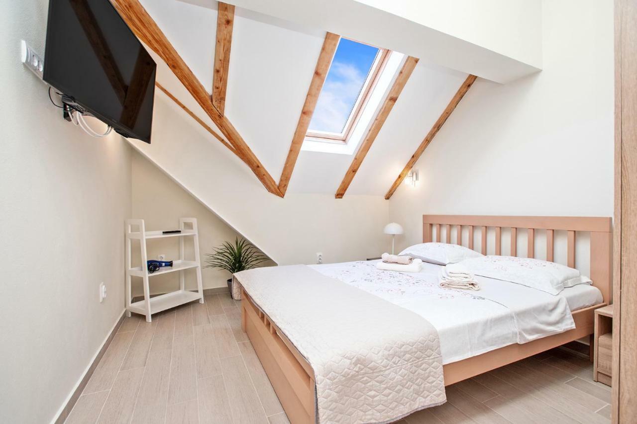 Apartments Isja Тиват Экстерьер фото