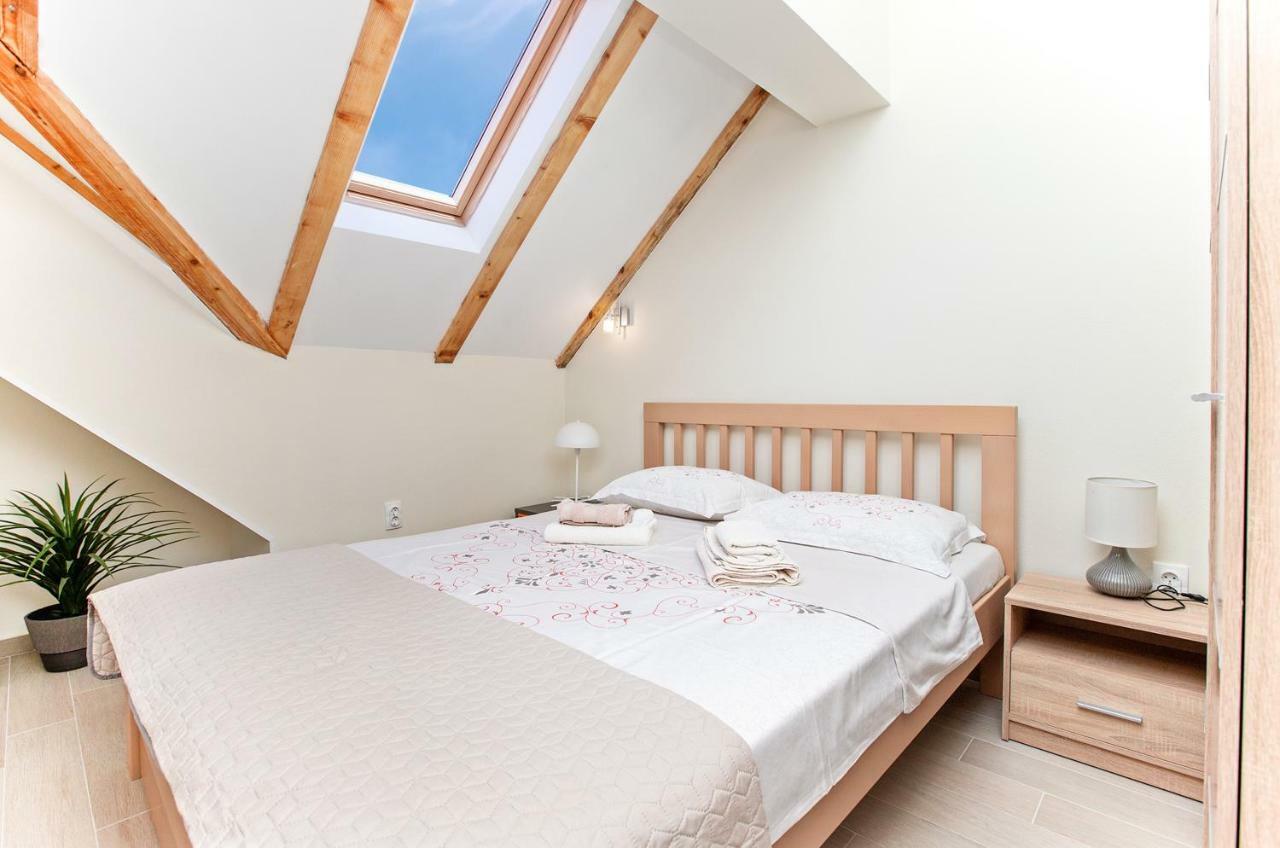 Apartments Isja Тиват Экстерьер фото