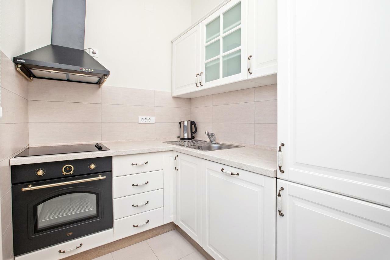 Apartments Isja Тиват Экстерьер фото