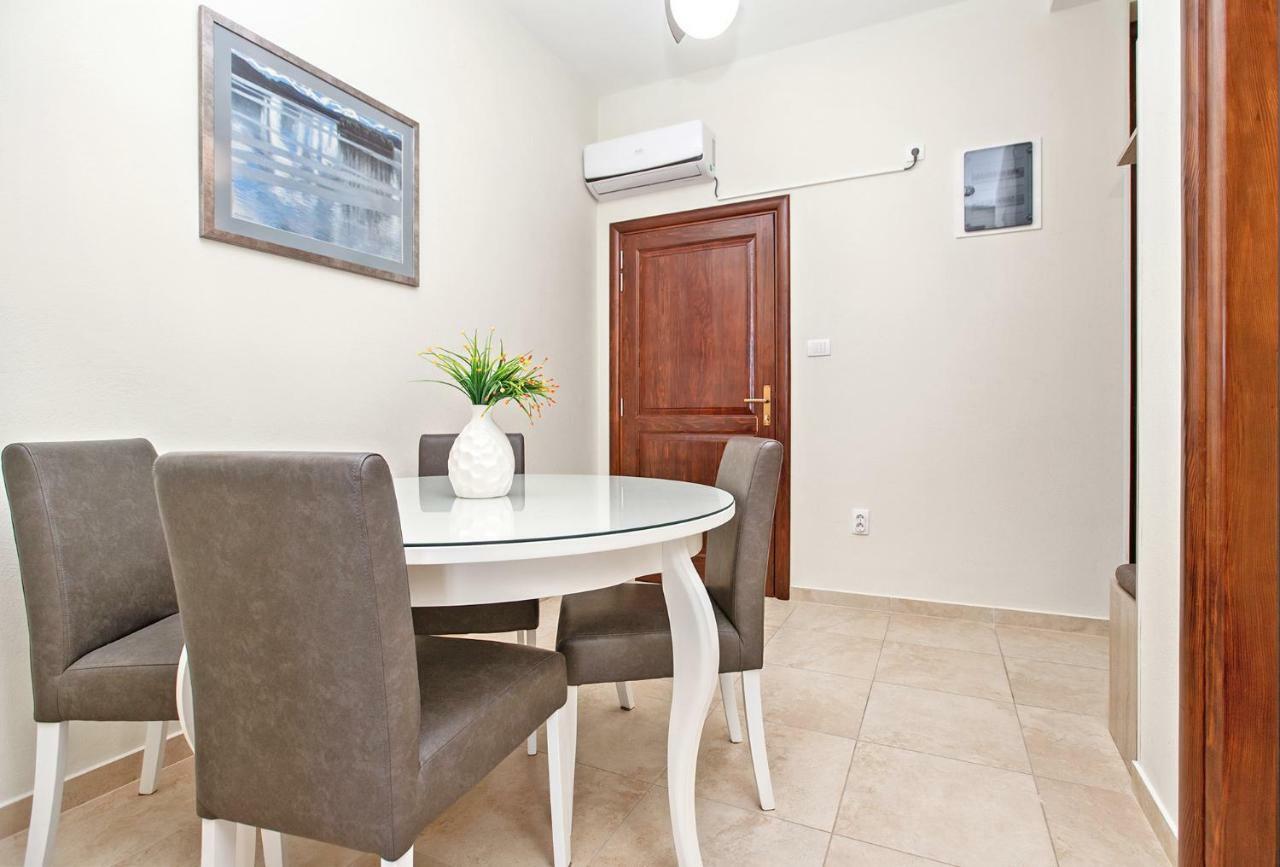 Apartments Isja Тиват Экстерьер фото