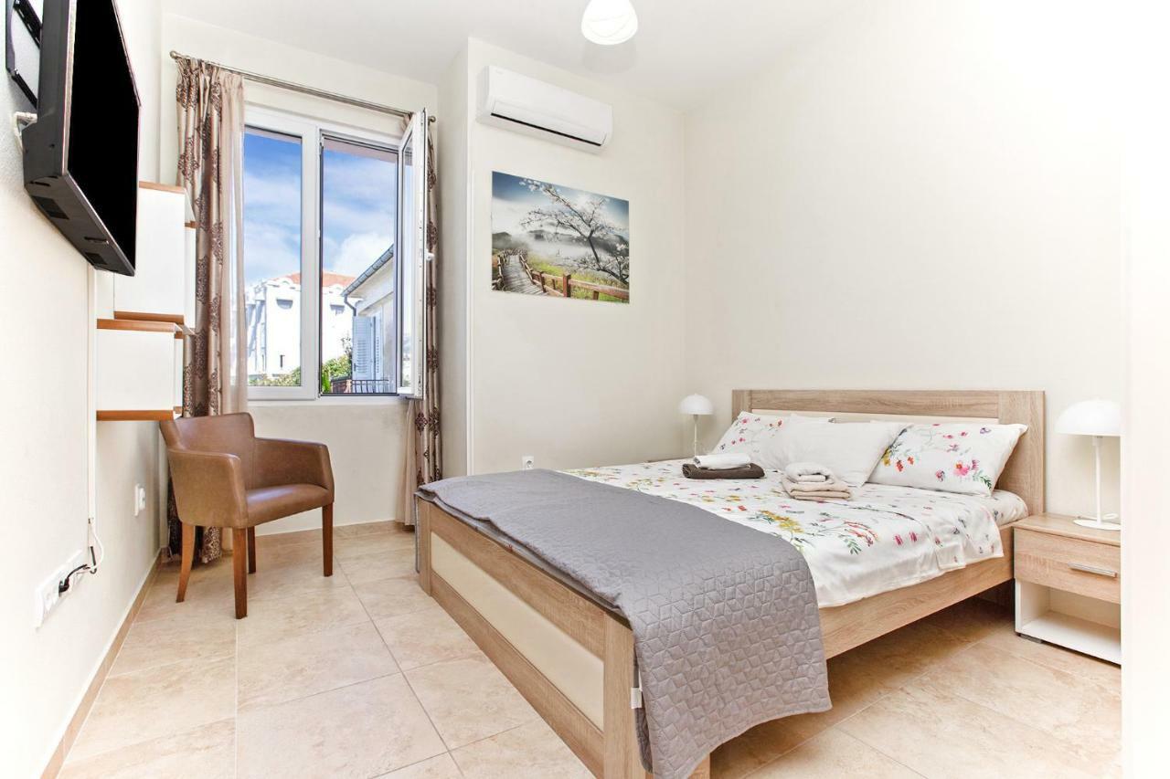 Apartments Isja Тиват Экстерьер фото