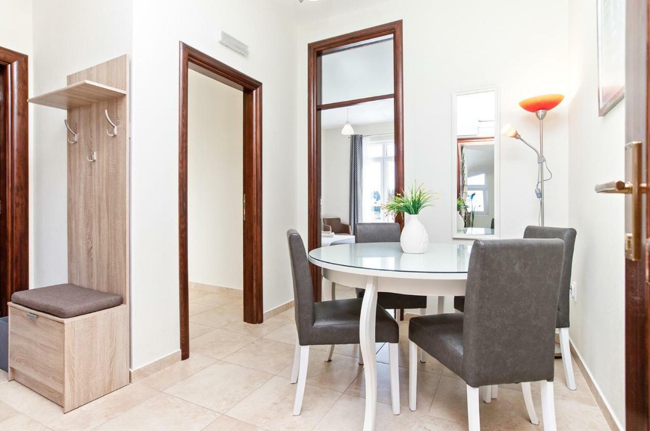 Apartments Isja Тиват Экстерьер фото